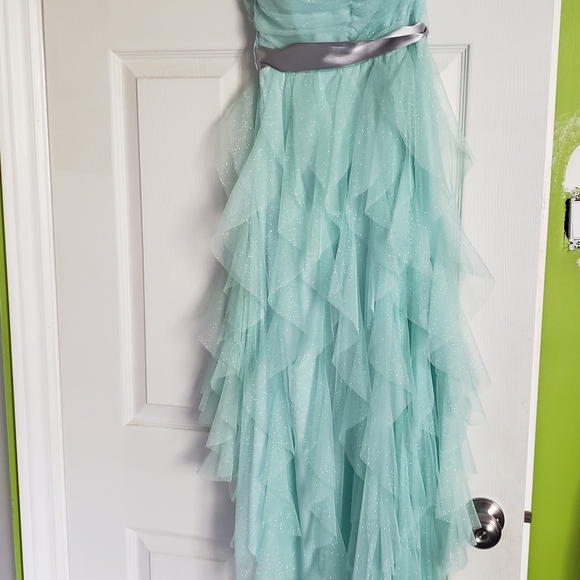 Beautiful strapless dress - Picture 2 of 3